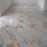 Serviço de azulejista com piso Carrara